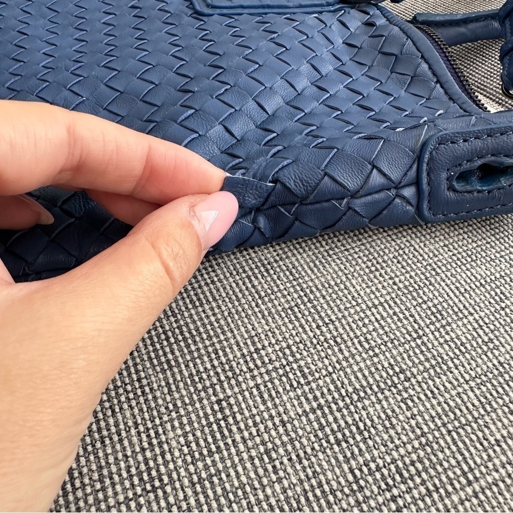 Bottega Veneta Intrecciato Convertible Tote Bag Large Blue Leather Zip Closure - Picture 6 of 12